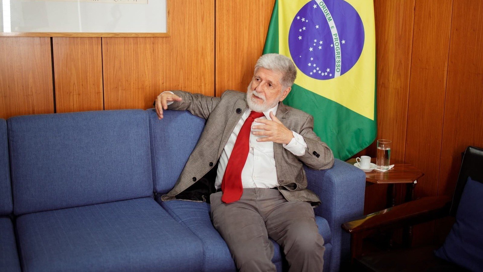 Celso Amorim komentuje możliwy atak USA na Wenezuelę podczas rozmowy w brazylijskim MSZ.